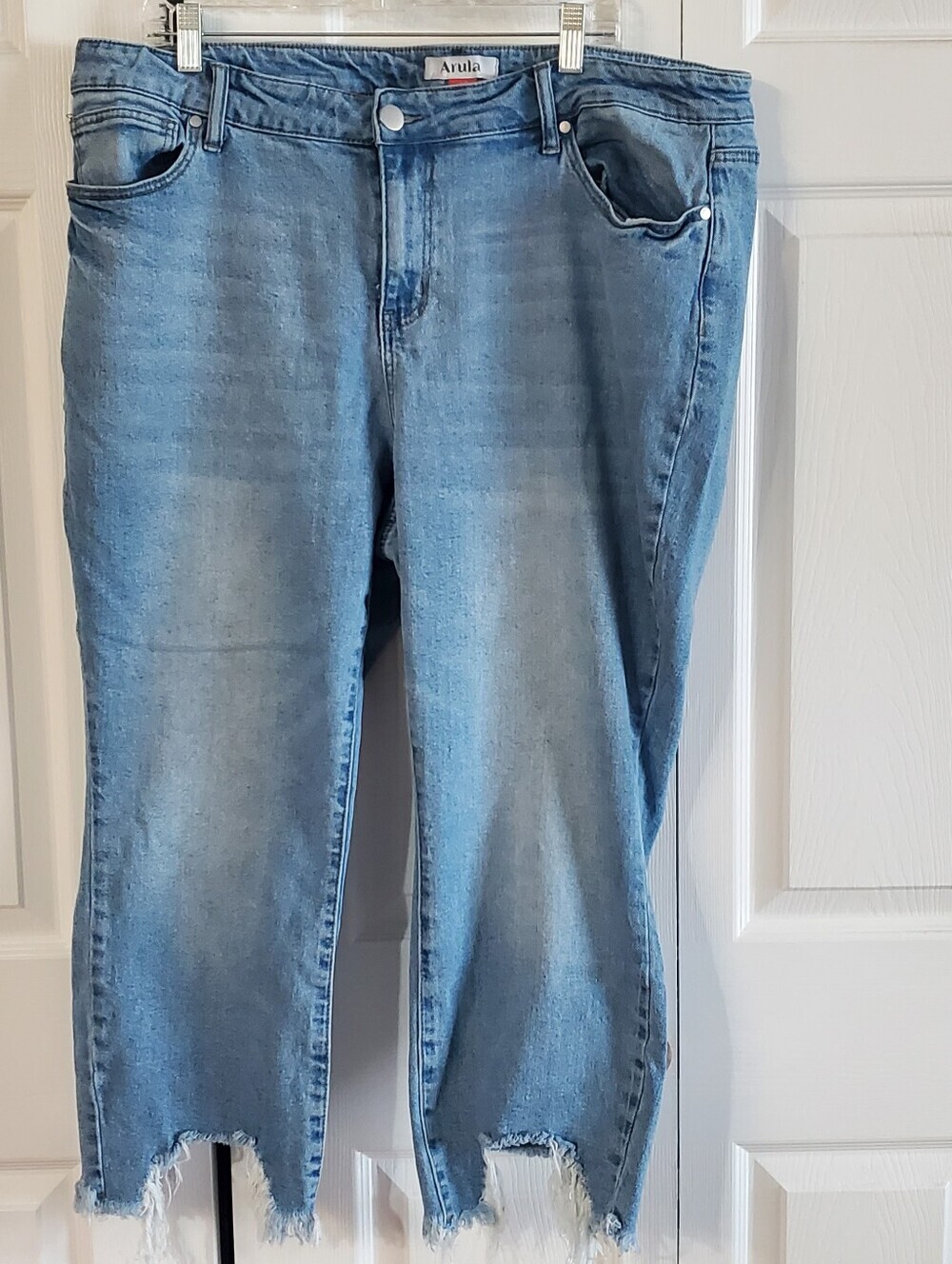 ARULA SZ 18 RAW HEM LIGHT WASH. STRETCH DENIM JEANS Ankle Crop Plus